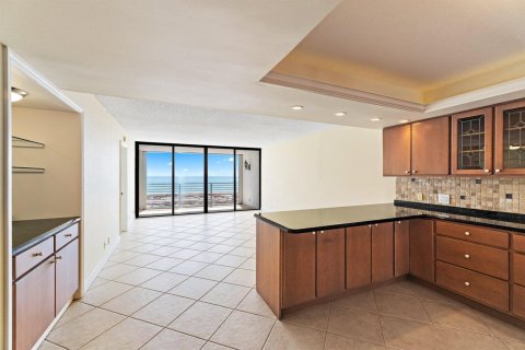 Condo in Juno Beach, Florida, 2 bedrooms  № 2086979 - photo 11