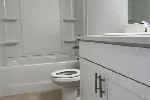 Townhouse in Nokomis, Florida 3 bedrooms, 127.55 sq.m. № 1589853 - photo 12