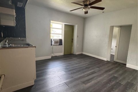 Villa ou maison à Miami, Floride 1 chambre, 390.75 m2 № 2015703