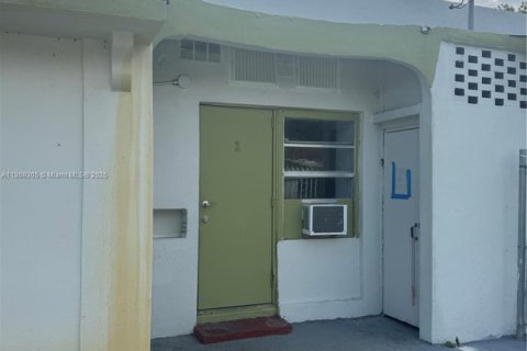 House in Miami, Florida 1 bedroom, 74.32 sq.m. № 2015703 - photo 7