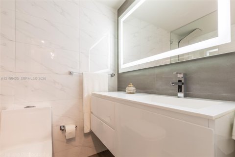 Copropriété à louer à Miami Beach, Floride: 63.36 m2 № 2423065 - photo 4