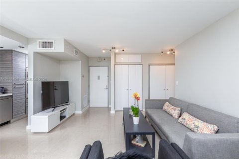 Copropriété à louer à Miami Beach, Floride: 63.36 m2 № 2423065 - photo 17