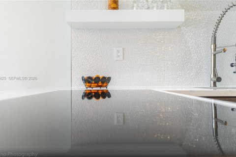 Copropriété à louer à Miami Beach, Floride: 63.36 m2 № 2423065 - photo 5