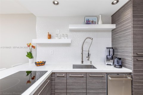 Copropriété à louer à Miami Beach, Floride: 63.36 m2 № 2423065 - photo 9