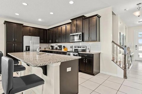 Touwnhouse à vendre à Kissimmee, Floride: 5 chambres, 213.12 m2 № 1626370 - photo 7