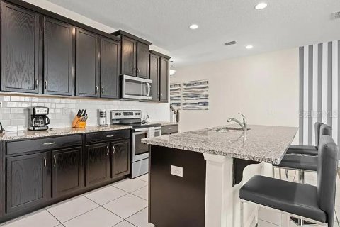 Touwnhouse à vendre à Kissimmee, Floride: 5 chambres, 213.12 m2 № 1626370 - photo 8