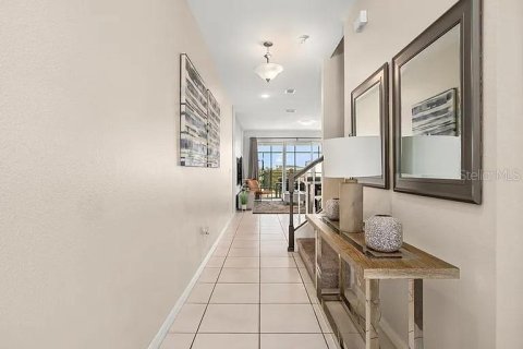 Touwnhouse à vendre à Kissimmee, Floride: 5 chambres, 213.12 m2 № 1626370 - photo 2