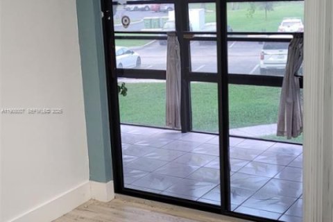 Condominio en venta en Tamarac, Florida, 2 dormitorios, 77.11 m2 № 1988446 - foto 25