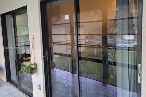 Condominio en venta en Tamarac, Florida, 2 dormitorios, 77.11 m2 № 1988446 - foto 16