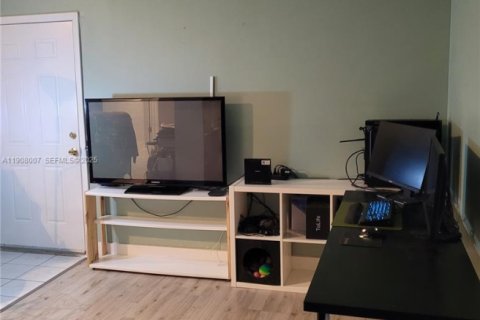 Condominio en venta en Tamarac, Florida, 2 dormitorios, 77.11 m2 № 1988446 - foto 7