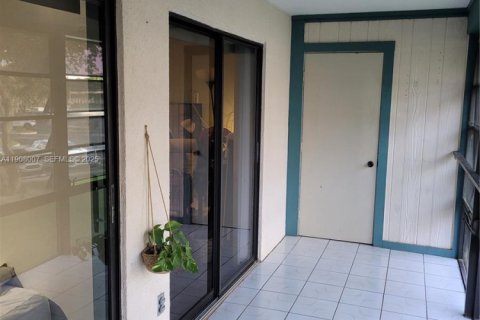 Condominio en venta en Tamarac, Florida, 2 dormitorios, 77.11 m2 № 1988446 - foto 12