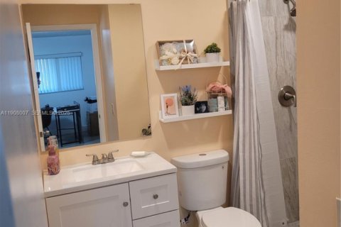 Condominio en venta en Tamarac, Florida, 2 dormitorios, 77.11 m2 № 1988446 - foto 22