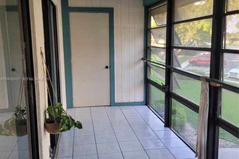 Condominio en venta en Tamarac, Florida, 2 dormitorios, 77.11 m2 № 1988446 - foto 10