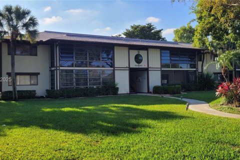 Copropriété à vendre à Tamarac, Floride: 2 chambres, 77.11 m2 № 1988446 - photo 1