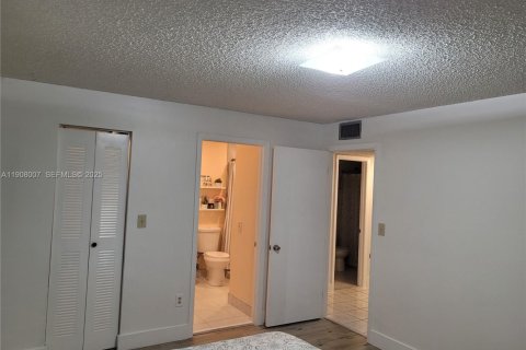 Condominio en venta en Tamarac, Florida, 2 dormitorios, 77.11 m2 № 1988446 - foto 17