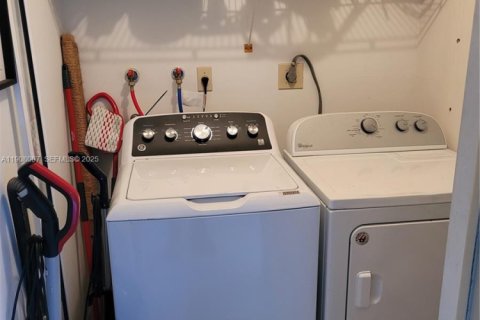 Condominio en venta en Tamarac, Florida, 2 dormitorios, 77.11 m2 № 1988446 - foto 11