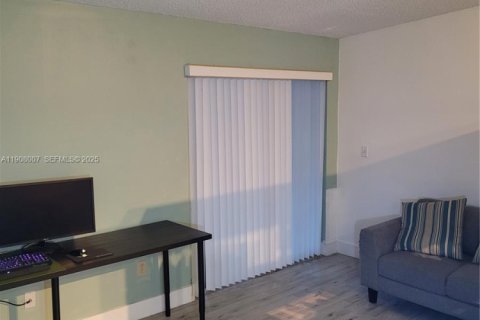 Condominio en venta en Tamarac, Florida, 2 dormitorios, 77.11 m2 № 1988446 - foto 6