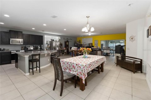 House in Davenport, Florida 7 bedrooms, 376.53 sq.m. № 1917599 - photo 4