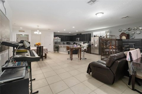House in Davenport, Florida 7 bedrooms, 376.53 sq.m. № 1917599 - photo 7