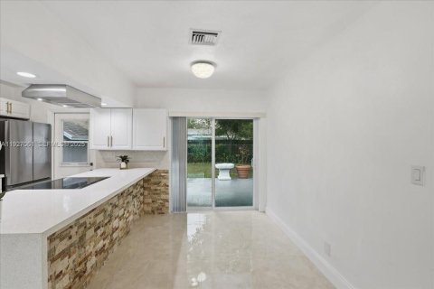 Купить виллу или дом в Холливуд, Флорида 3 спальни, 128.58м2, № 1986967 - фото 8