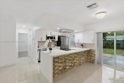 Купить виллу или дом в Холливуд, Флорида 3 спальни, 128.58м2, № 1986967 - фото 6