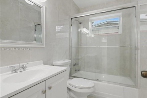 Купить виллу или дом в Холливуд, Флорида 3 спальни, 128.58м2, № 1986967 - фото 21