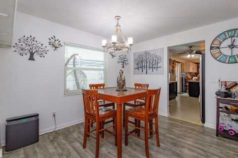 Villa ou maison à vendre à Titusville, Floride: 3 chambres, 131.83 m2 № 2305163 - photo 7
