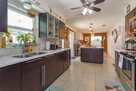 Villa ou maison à vendre à Titusville, Floride: 3 chambres, 131.83 m2 № 2305163 - photo 9