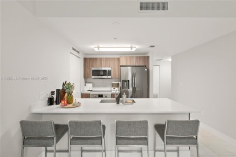 Condominio en venta en Miami, Florida, 1 dormitorio, 82.5 m2 № 1931762 - foto 6