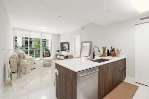 Condominio en venta en Miami, Florida, 1 dormitorio, 82.5 m2 № 1931762 - foto 4