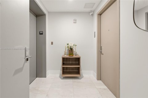 Condominio en venta en Miami, Florida, 1 dormitorio, 82.5 m2 № 1931762 - foto 3