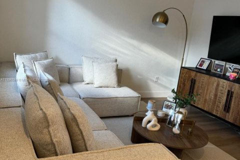 Touwnhouse à louer à Miami, Floride: 3 chambres, 137.77 m2 № 1957312 - photo 2