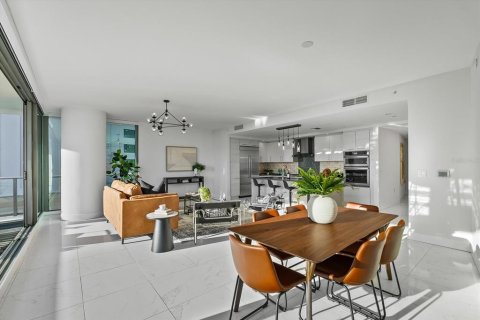 Condo in Saint Petersburg, Florida, 2 bedrooms  № 1905378 - photo 17