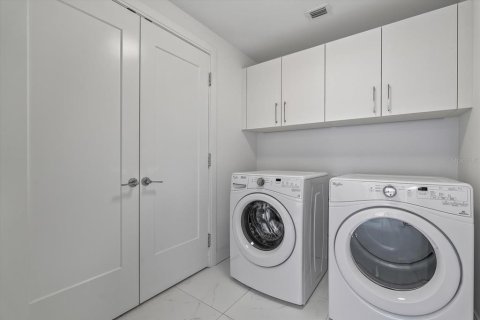 Снять в аренду кондоминиум в Сент-Питерсберг, Флорида 2 комнаты, 163.97м2, № 1905378 - фото 29
