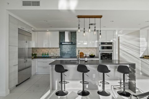 Condo in Saint Petersburg, Florida, 2 bedrooms  № 1905378 - photo 9