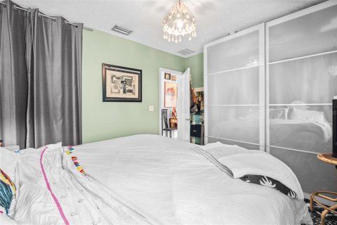 Villa ou maison à vendre à Orlando, Floride: 2 chambres, 66.43 m2 № 2410387 - photo 13