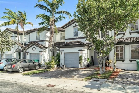 Touwnhouse à vendre à Doral, Floride: 3 chambres, 157 m2 № 2004139 - photo 3
