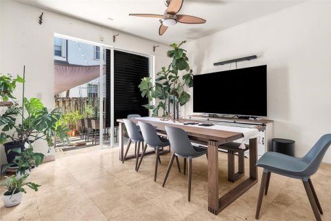 Touwnhouse à vendre à Doral, Floride: 3 chambres, 157 m2 № 2004139 - photo 13