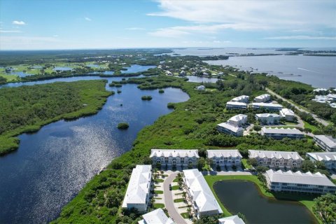 Townhouse in Placida, Florida 4 bedrooms, 213.3 sq.m. № 2403707 - photo 2
