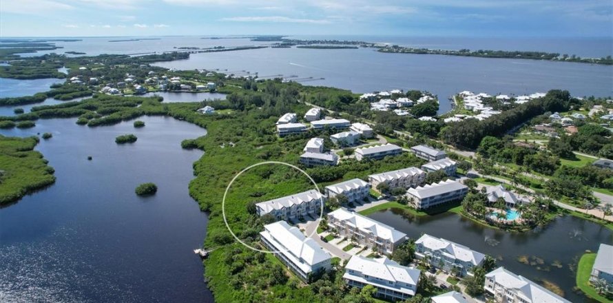 Townhouse in Placida, Florida 4 bedrooms, 213.3 sq.m. № 2403707