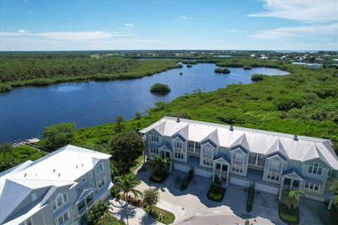 Townhouse in Placida, Florida 4 bedrooms, 213.3 sq.m. № 2403707 - photo 4