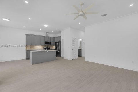 House in Key Largo, Florida 3 bedrooms, 134.52 sq.m. № 1730578 - photo 16