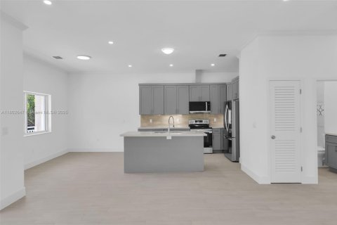 House in Key Largo, Florida 3 bedrooms, 134.52 sq.m. № 1730578 - photo 13