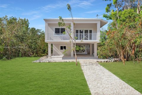 House in Key Largo, Florida 3 bedrooms, 134.52 sq.m. № 1730578 - photo 1