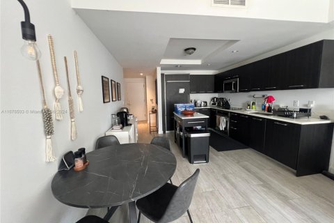 Condominio en venta en Miami, Florida, 1 dormitorio, 79.06 m2 № 2077033 - foto 4
