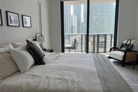 Condominio en Miami, Florida, 1 dormitorio  № 2077033