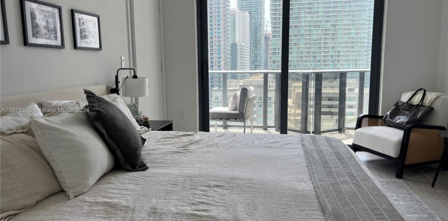 Condominio en Miami, Florida, 1 dormitorio  № 2077033