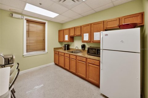 Commercial property in Lady Lake, Florida 373.47 sq.m. № 2195413 - photo 3