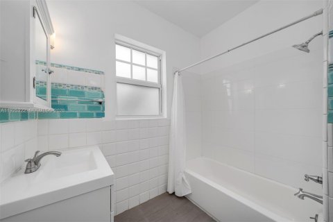 Villa ou maison à vendre à Miami, Floride: 3 chambres, 166.57 m2 № 2000014 - photo 17
