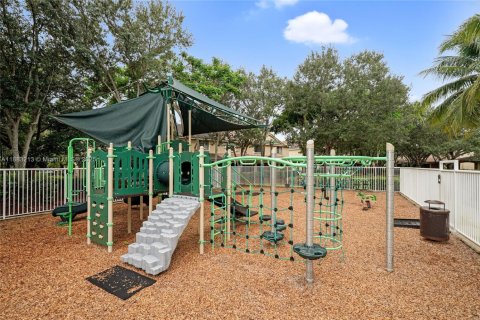 Снять в аренду таунхаус в Уэстон, Флорида 4 спальни, 166.3м2, № 1931101 - фото 28